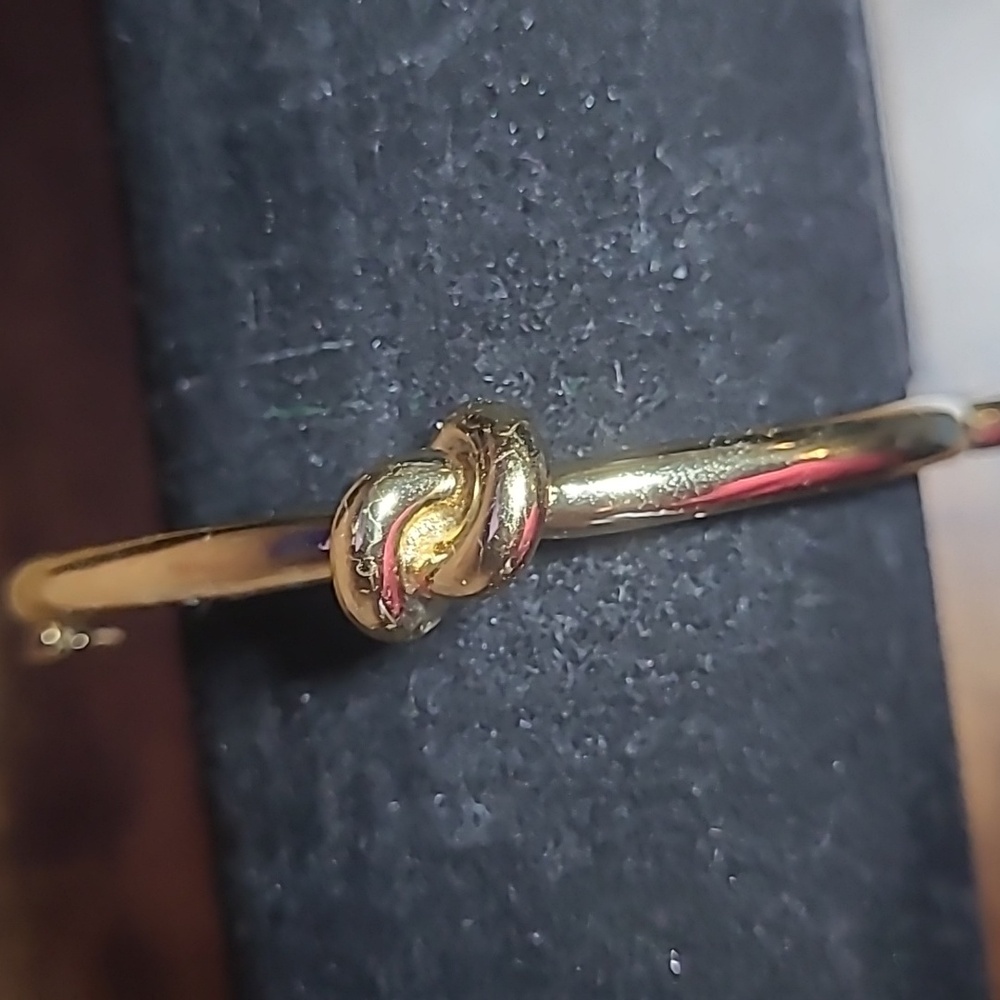 Kate Spade New York Sailors Knot Hinged Bangle some scratches on the outside - Picture 2 of 7